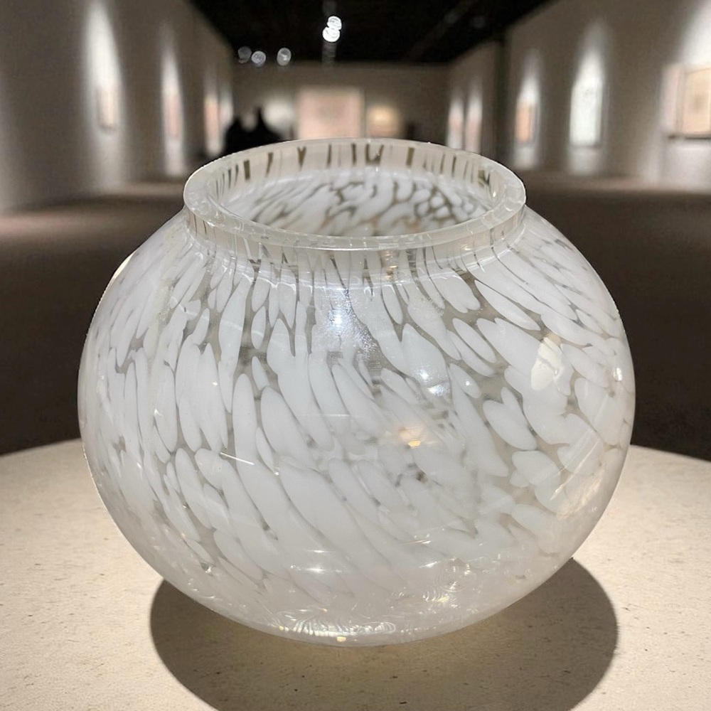 Thomas O’Brien Vintage Modern Art Glass Vase White Clear
